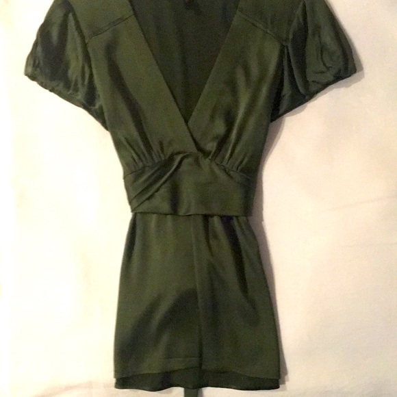 🍁 5/$40. BCBGMaxAzria Silk Emerald Green Blouse - Picture 4 of 8